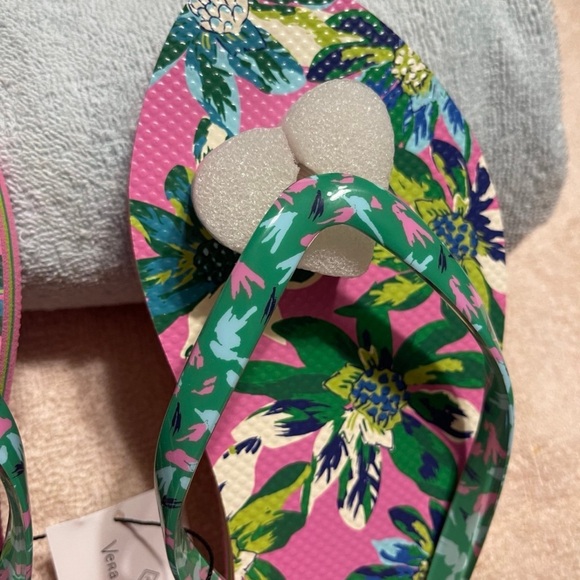 Vera Bradley Size Small Tropical Paradise flip flops NWT - Picture 3 of 5